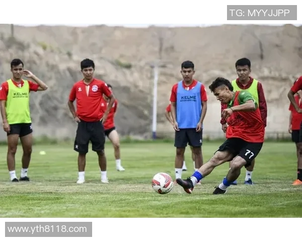 足球郭燕的传奇旅程：从草根球员到职业联赛的闪耀明星